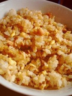 余った鮭で！お手軽鮭チャーハン-レシピのメイン写真