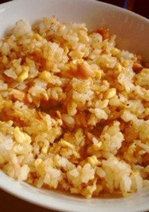 余った鮭で！お手軽鮭チャーハン-レシピのメイン写真