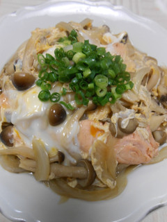 秋鮭ときのこ入り玉子丼-レシピのメイン写真