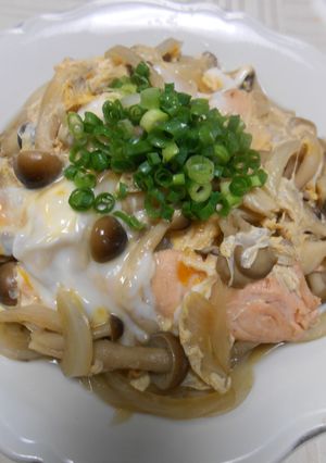 秋鮭ときのこ入り玉子丼-レシピのメイン写真
