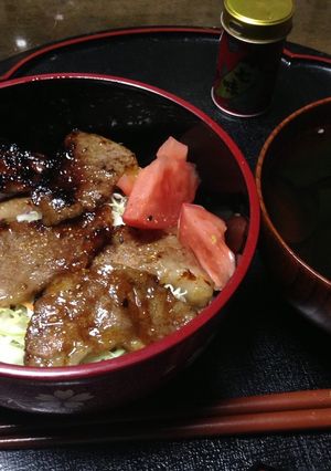 meiko風 半々玄米☆焼肉丼トマト添え-レシピのメイン写真