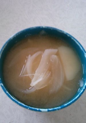 玉ねぎとじゃがいもの味噌汁-レシピのメイン写真