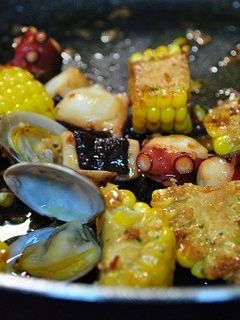 タコとアサリとコーンのアヒージョ-レシピのメイン写真
