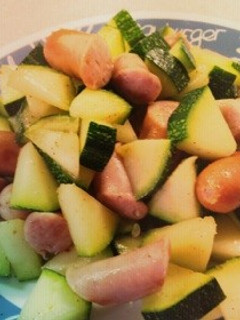 ズッキーニとソーセージの塩味炒め-レシピのメイン写真