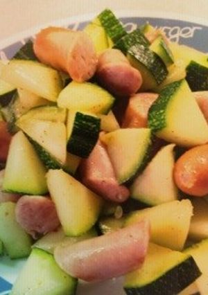 ズッキーニとソーセージの塩味炒め-レシピのメイン写真