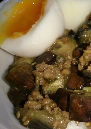 ナスそぼろ丼半熟卵のせ-レシピのメイン写真