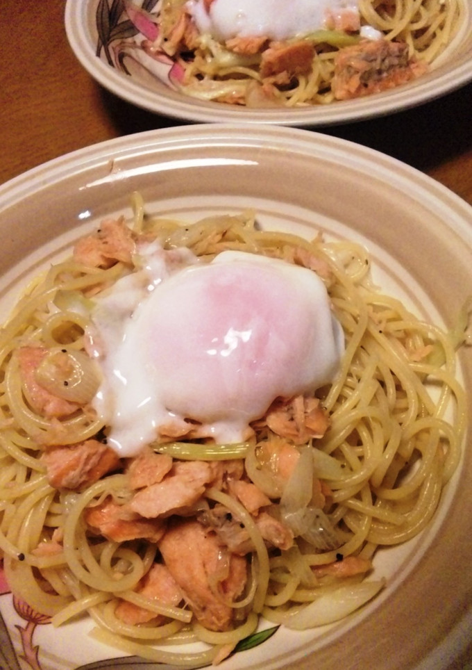秋鮭と長ネギの和風パスタ（温玉のせ）-レシピのメイン写真