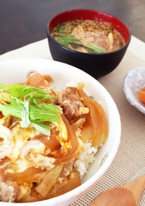 玉ねぎトロトロ黄金の親子丼-レシピのメイン写真