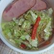 野菜不足解消!野菜炒めのっけラーメン