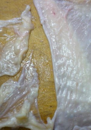 鶏の皮剥きならぬ　鶏皮の脂剥き?!-レシピのメイン写真