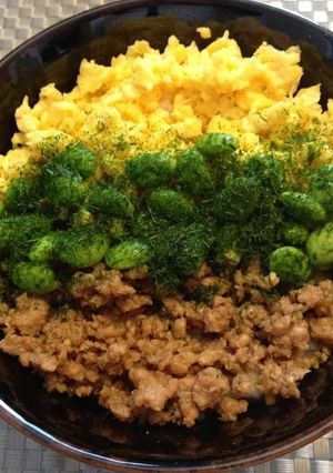 枝豆たっぷりそぼろ丼(o^^o)-レシピのメイン写真