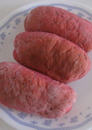 ドラゴンフルーツでもちふわパン♪-レシピのメイン写真