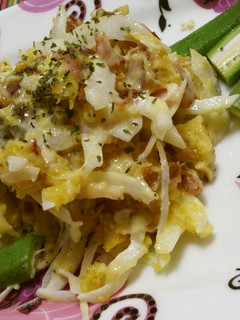 焼き芋とカリカリベーコンのサラダ-レシピのメイン写真