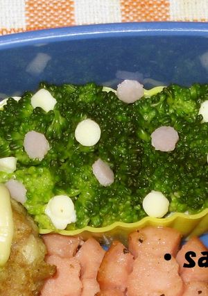 キャラ弁♪緑の彩りブロッコリーが水玉に-レシピのメイン写真