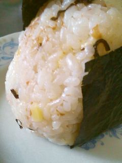 チーズと梅干しと塩昆布のお結び-レシピのメイン写真