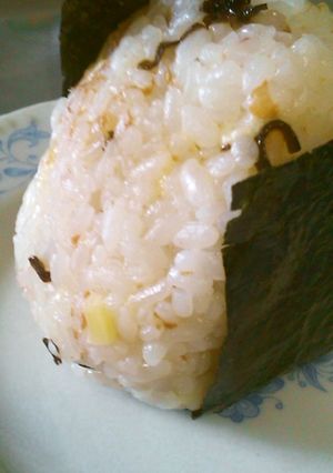チーズと梅干しと塩昆布のお結び-レシピのメイン写真