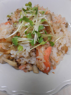 焼いた鮭とキノコのバター醤油炒めご飯-レシピのメイン写真