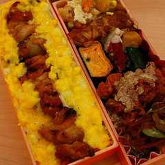 รูปของ 鎌倉産烏骨鶏とろとろ玉子で親子焼き鳥弁当