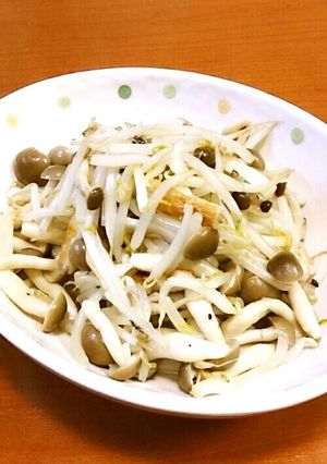 ﾓﾔｼとｼﾒｼﾞの10分炒め!節約レシピ-レシピのメイン写真