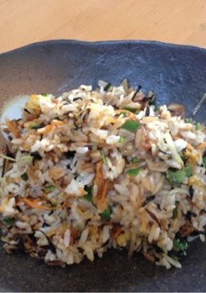 ひじきと梅の和風チャーハン-レシピのメイン写真