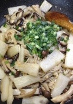 食感楽しい☆長芋とキノコ3種のバター炒め-レシピのメイン写真