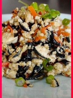 鉄分たっぷり♪癒され味のひじき炒り豆腐-レシピのメイン写真