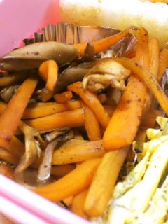 *お弁当に きのこと人参の醤油炒め*-レシピのメイン写真