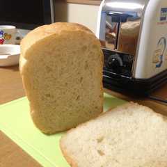 รูปของ HBで外はカリっと中はふんわりパン。