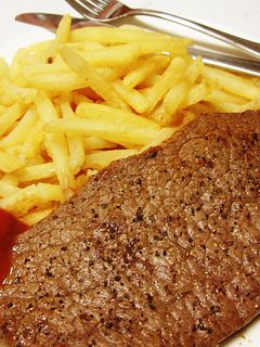 牛ステーキとたっぷりフライドポテト♪-レシピのメイン写真