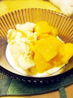 バニラアイスのマンゴソースかけ-レシピのメイン写真
