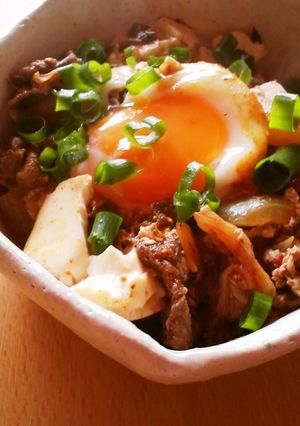 スタミナ一杯付けて！卵入りキムチ肉豆腐-レシピのメイン写真