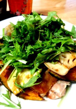 鶏もも肉の野菜たっぷりディナーサラダ-レシピのメイン写真