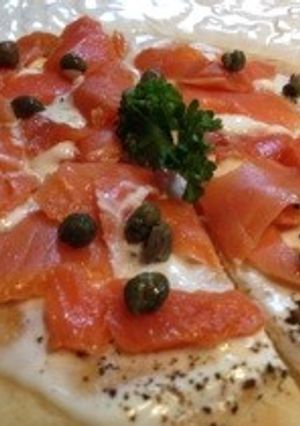 スモークサーモンピザ-レシピのメイン写真