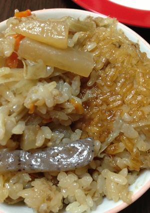 ごぼうとツナの炊き込みご飯！お焦げツキ！-レシピのメイン写真