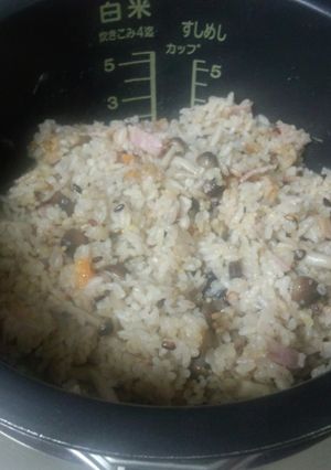 しめじとベーコンの洋風炊き込みご飯-レシピのメイン写真