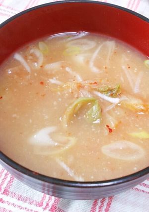 たまねぎ氷で超腸美人☆キムチ味噌汁♪-レシピのメイン写真