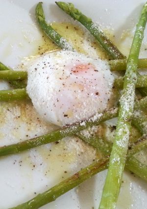 焼きアスパラガスの温泉卵添え-レシピのメイン写真