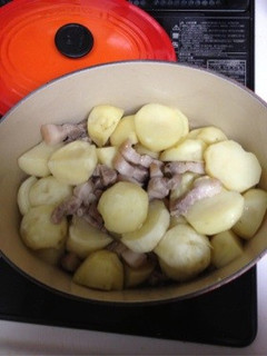 塩肉じゃが(ル・クルーゼ)-レシピのメイン写真