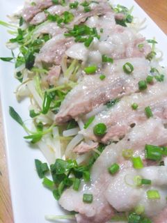 簡単☆豚ともやしと豆苗のレンジ蒸し-レシピのメイン写真