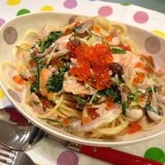 รูปของ いくらと鮭のクリームスープパスタ
