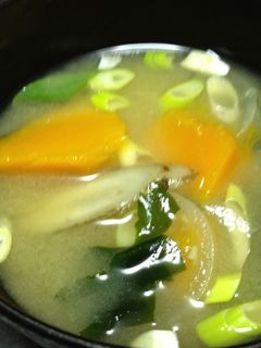 ♭初秋のお味噌汁♭牛蒡とかぼちゃ-レシピのメイン写真