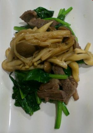 簡単！ 牛肉ほうれん草炒め きのこソース-レシピのメイン写真