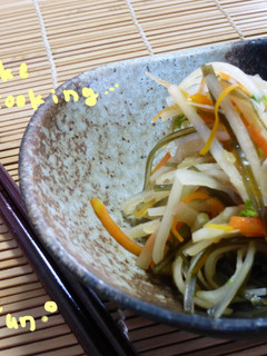 お酢でさっぱり!大根と人参の皮きんぴら-レシピのメイン写真