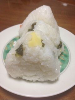 娘のお気に入り♪柴漬けチーズおにぎり-レシピのメイン写真