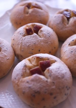 秋本番！ごろごろさつまいもセサミパン-レシピのメイン写真