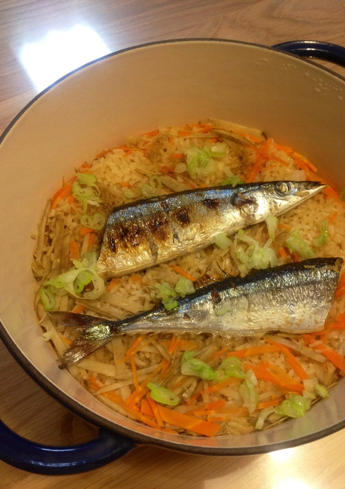 秋の楽しみ♫秋刀魚の炊き込みご飯-レシピのメイン写真