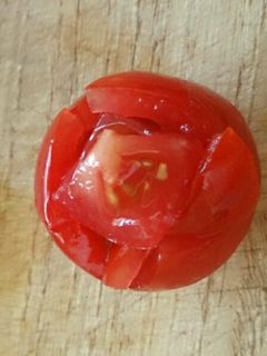 簡単!トマトの飾り切り♪-レシピのメイン写真