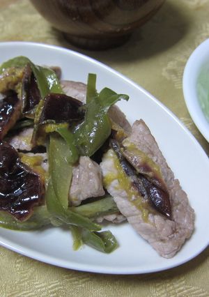 夏バテ予防に！豚肉のプルーン炒め-レシピのメイン写真
