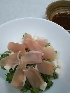 貝割れ大根と生ハムの簡単おつまみサラダ-レシピのメイン写真