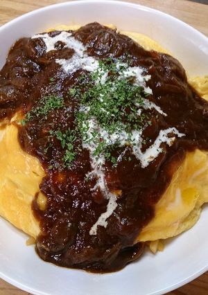 ビーフシチューの残りで♪つまみ♪オムレツ-レシピのメイン写真